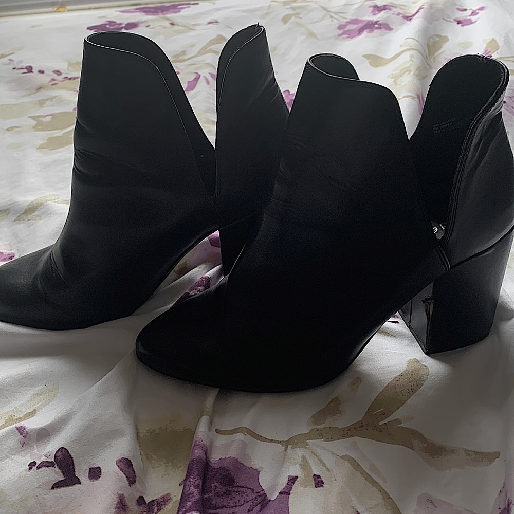 Madden Girl size 9 booties boots